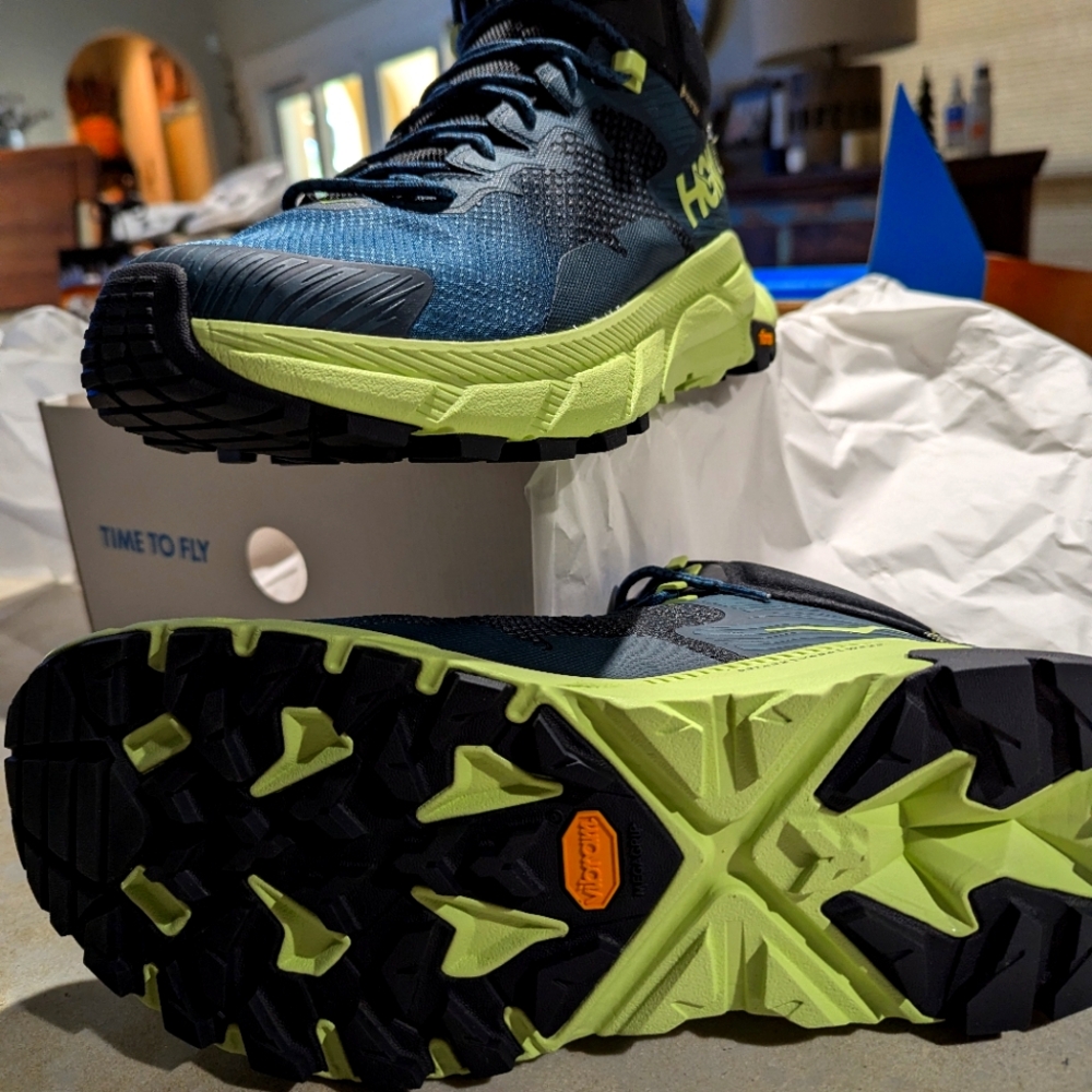 New in box HOKA Mens 11M MTrail code GTX